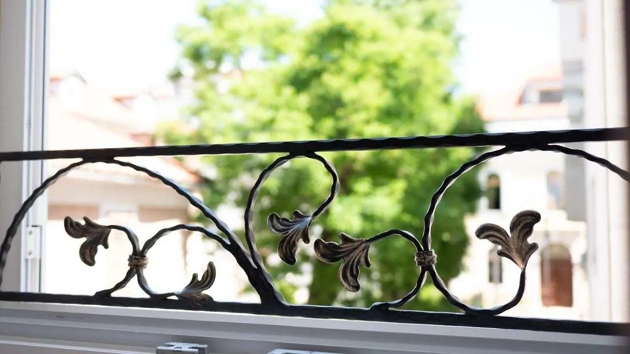 Elixir Luxury Rooms Split 3*,  Croacia