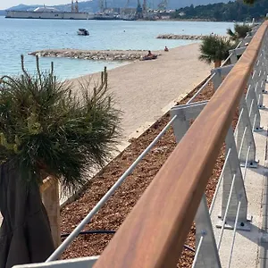 https://apartment-gold.hotels-in-trogir.com
