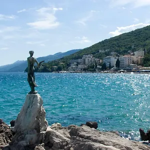Darinka , Opatija Kroatië